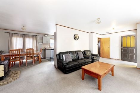 Photo of property in 33 Everglade Drive, Goodwood Heights, Auckland, 2105