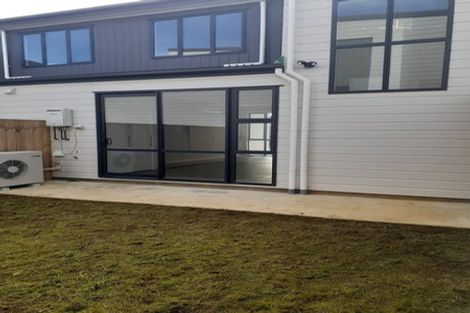 Photo of property in 16 Karoro Road, One Tree Point, 0118