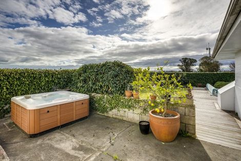 Photo of property in 70 Reynolds Road, Havelock North, 4130