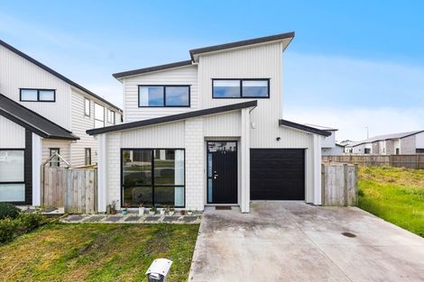 Photo of property in 12 Korowhiti Road, Clarks Beach, 2122