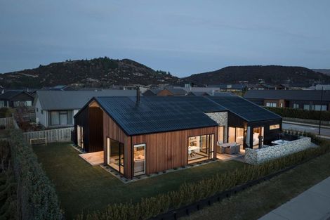 Photo of property in 32 Mount Nicholas Avenue, Wanaka, 9305