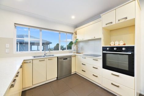 Photo of property in 14 Belleaire Court, West Harbour, Auckland, 0618