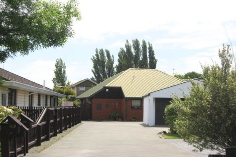 Photo of property in 16 Regency Crescent, Redwood, Christchurch, 8051