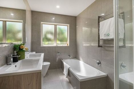 Photo of property in 24 Langana Avenue, Browns Bay, Auckland, 0630