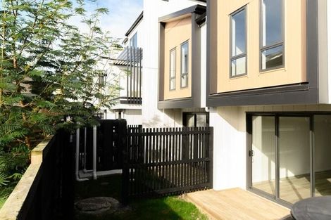 Photo of property in 4/11 Scanlen Terrace, Kelston, Auckland, 0602