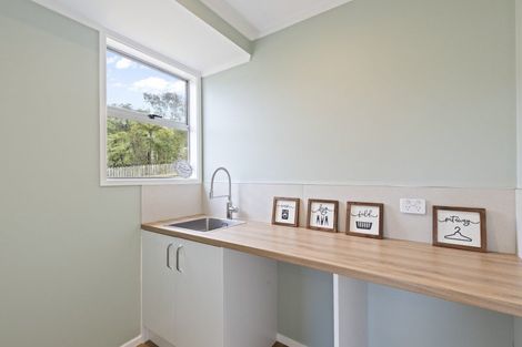 Photo of property in 8 Newlyn Place, Welbourn, New Plymouth, 4312