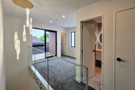 Photo of property in 7b Lewisham Street, Highland Park, Auckland, 2010