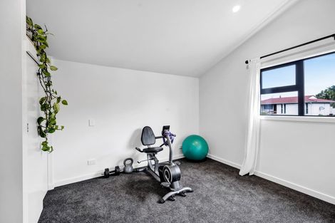 Photo of property in 5 Totara Terrace, Inglewood, 4330