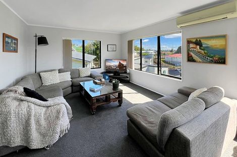 Photo of property in 8 Longview Rise, Massey, Auckland, 0614