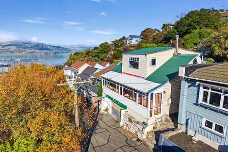 Photo of property in 9 Hawkhurst Road, Lyttelton, 8082