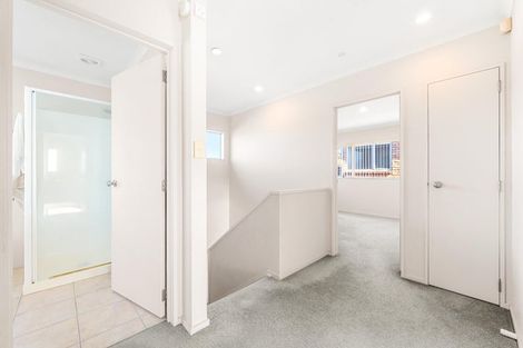 Photo of property in 42 Lilybank Crescent, East Tamaki, Auckland, 2013