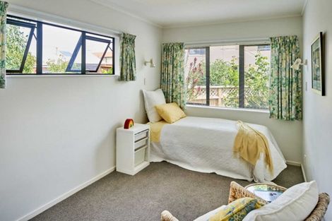 Photo of property in 105 Marine Parade, Eastbourne, Lower Hutt, 5013