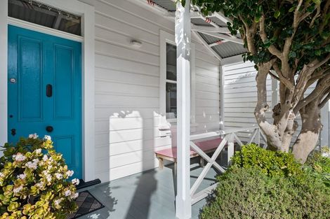 Photo of property in 6 Prince Street, Mount Victoria, Wellington, 6011