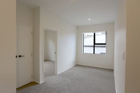 Photo of property in 1b Kirkdale Place, Northcross, Auckland, 0632