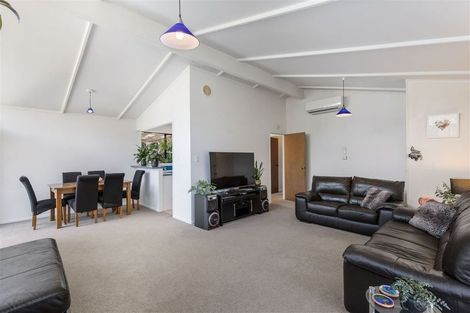 Photo of property in 64 Tamahere Drive, Glenfield, Auckland, 0629