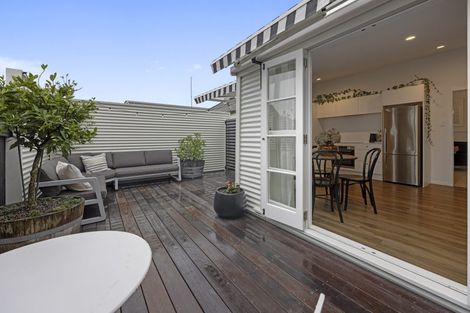 Photo of property in 251a Courtenay Street, Strandon, New Plymouth, 4312