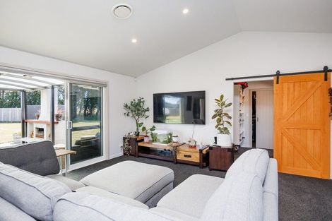 Photo of property in 985 Parewanui Road, Parewanui, Bulls, 4894