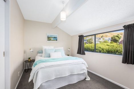 Photo of property in 122 Westchester Drive, Churton Park, Wellington, 6037