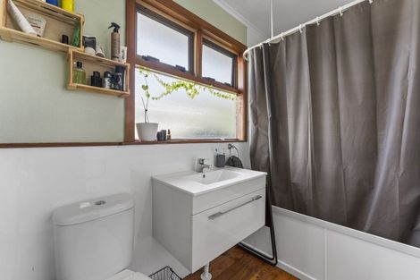 Photo of property in 27 Waterloo Crescent, Hokowhitu, Palmerston North, 4410