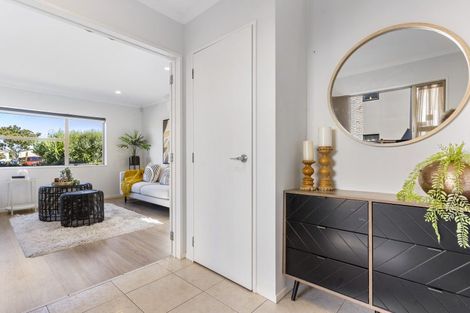 Photo of property in 26 Heidi Crescent, Flat Bush, Auckland, 2016