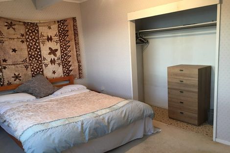 Photo of property in 30f2 Lyall Parade, Lyall Bay, Wellington, 6022