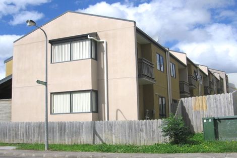 Photo of property in 37 Rakich Place, Henderson, Auckland, 0612