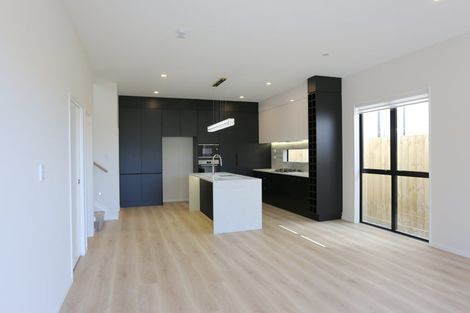 Photo of property in 1b Kirkdale Place, Northcross, Auckland, 0632