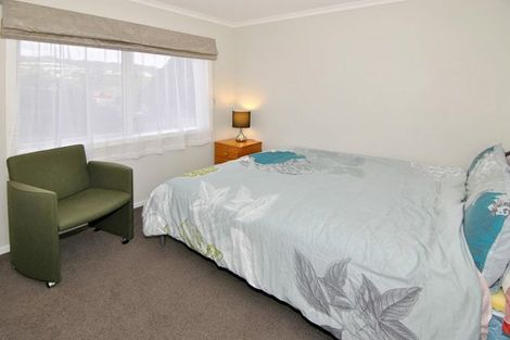 Photo of property in 50b Newlands Road, Newlands, Wellington, 6037
