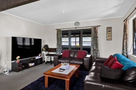 Photo of property in 16 Ropata Street, Hawera, 4610