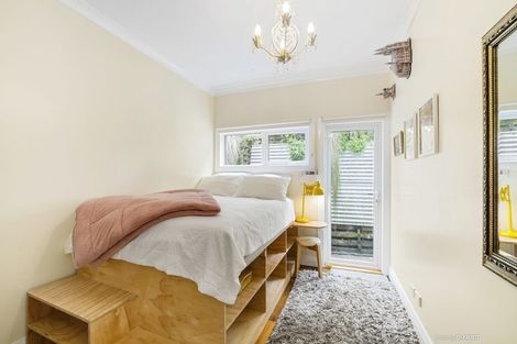 Photo of property in 416 Queens Drive, Lyall Bay, Wellington, 6022