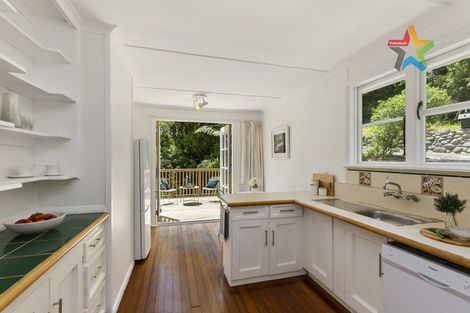 Photo of property in 16 Victory Avenue, Karori, Wellington, 6012