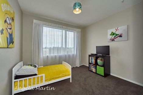 Photo of property in 140 Ruapehu Drive, Fitzherbert, Palmerston North, 4410