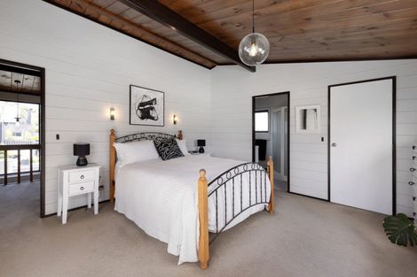 Photo of property in 32 Karewa Parade, Papamoa Beach, Papamoa, 3118