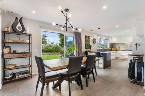 Photo of property in 23 Helleur Road, Massey, Auckland, 0614