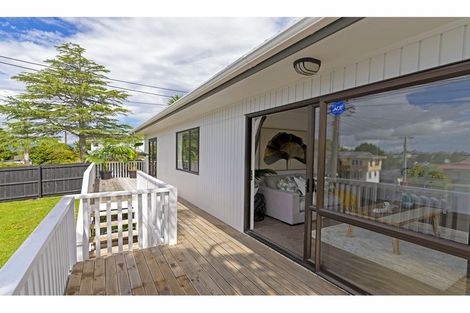 Photo of property in 1/111 Lincoln Park Avenue, Massey, Auckland, 0614