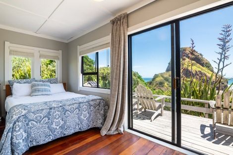 Photo of property in 20 Garden Road, Piha, New Lynn, 0772