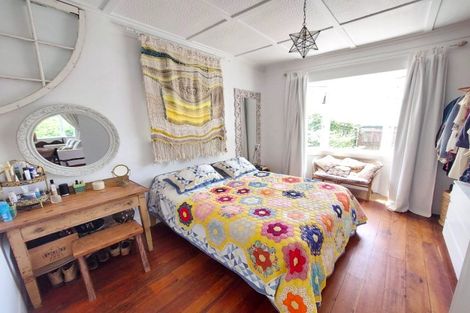 Photo of property in 20 Mcfarlane Street, Oakura, 4314