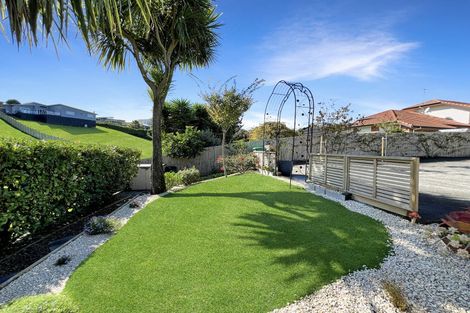 Photo of property in 15 Ina Ville Drive, Pukekohe, 2120