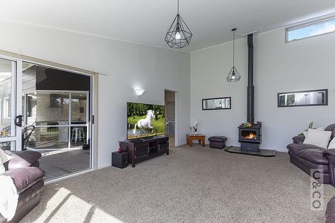 Photo of property in 2246 State Highway 16, Helensville, 0875