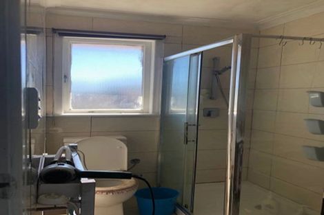 Photo of property in 90 Golf Road, New Lynn, Auckland, 0600