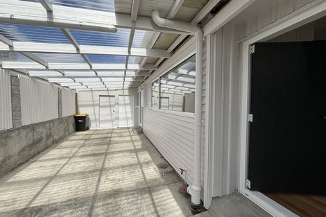 Photo of property in 42 Versailles Street, Karori, Wellington, 6012