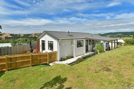 Photo of property in 16 Rauta Way, Helensville, 0800