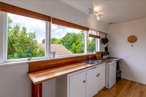 Photo of property in 40 Gill Avenue, Te Atatu Peninsula, Auckland, 0610