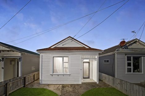 Photo of property in 123 Onepu Road, Lyall Bay, Wellington, 6022