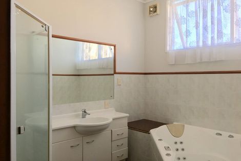 Photo of property in 109 Sylvan Avenue, Northcote, Auckland, 0627