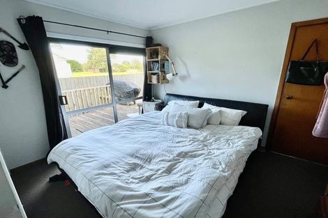 Photo of property in 28 Durham Street, Te Atatu Peninsula, Auckland, 0610