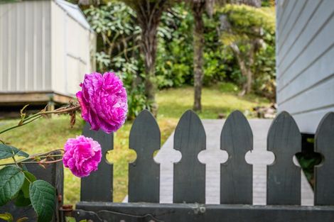 Photo of property in 24 Deirdre Place, Titirangi, Auckland, 0604