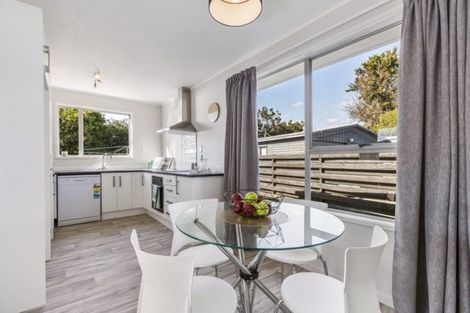 Photo of property in 8 Carbery Place, Manurewa, Auckland, 2102