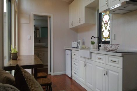 Photo of property in 70 Lauderdale Road, Birkdale, Auckland, 0626