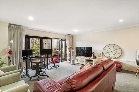Photo of property in 5/102 Greenhithe Road, Greenhithe, Auckland, 0632